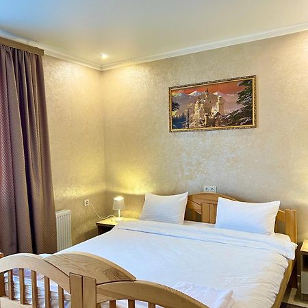 Park Hotel Umań Zewnętrze zdjęcie