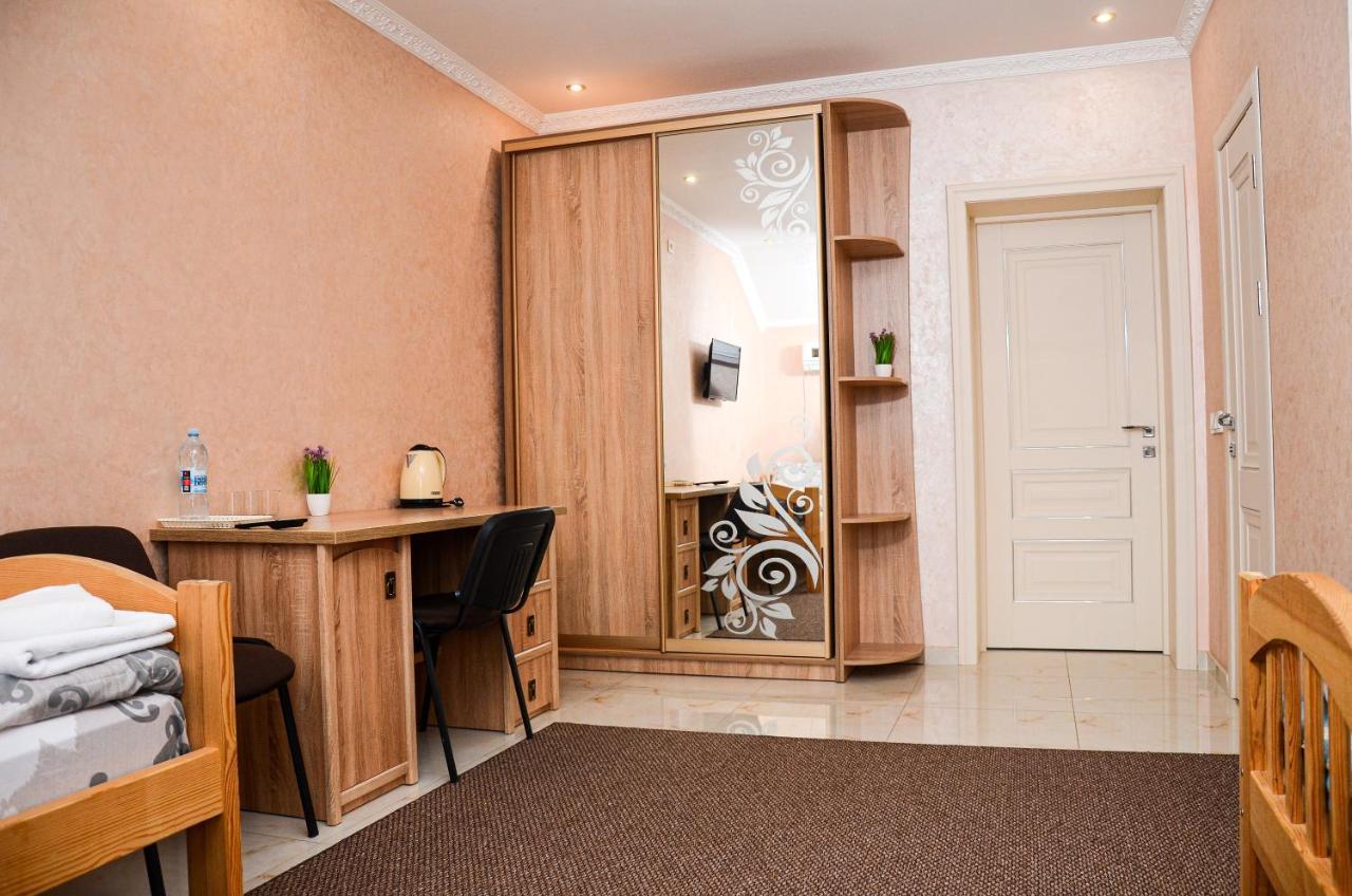 Park Hotel Umań Zewnętrze zdjęcie