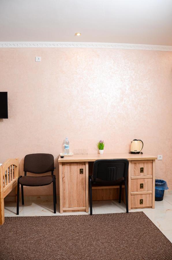 Park Hotel Umań Zewnętrze zdjęcie