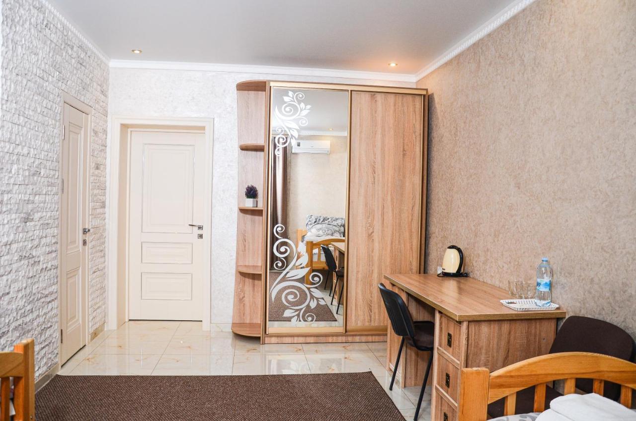 Park Hotel Umań Zewnętrze zdjęcie