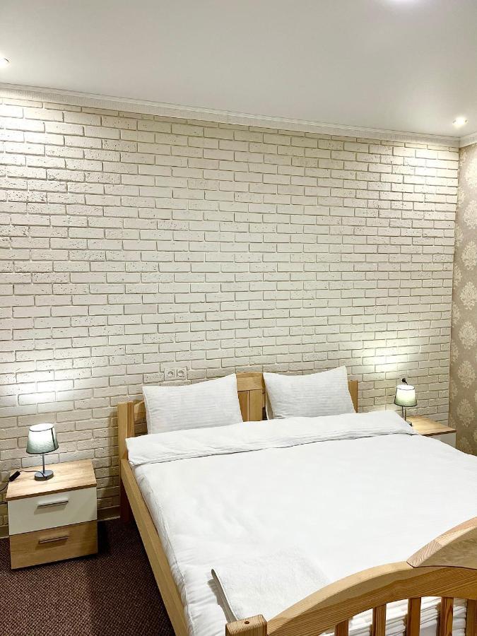 Park Hotel Umań Zewnętrze zdjęcie