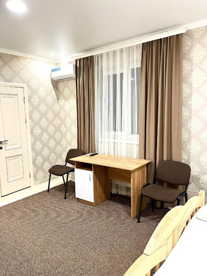 Park Hotel Umań Zewnętrze zdjęcie