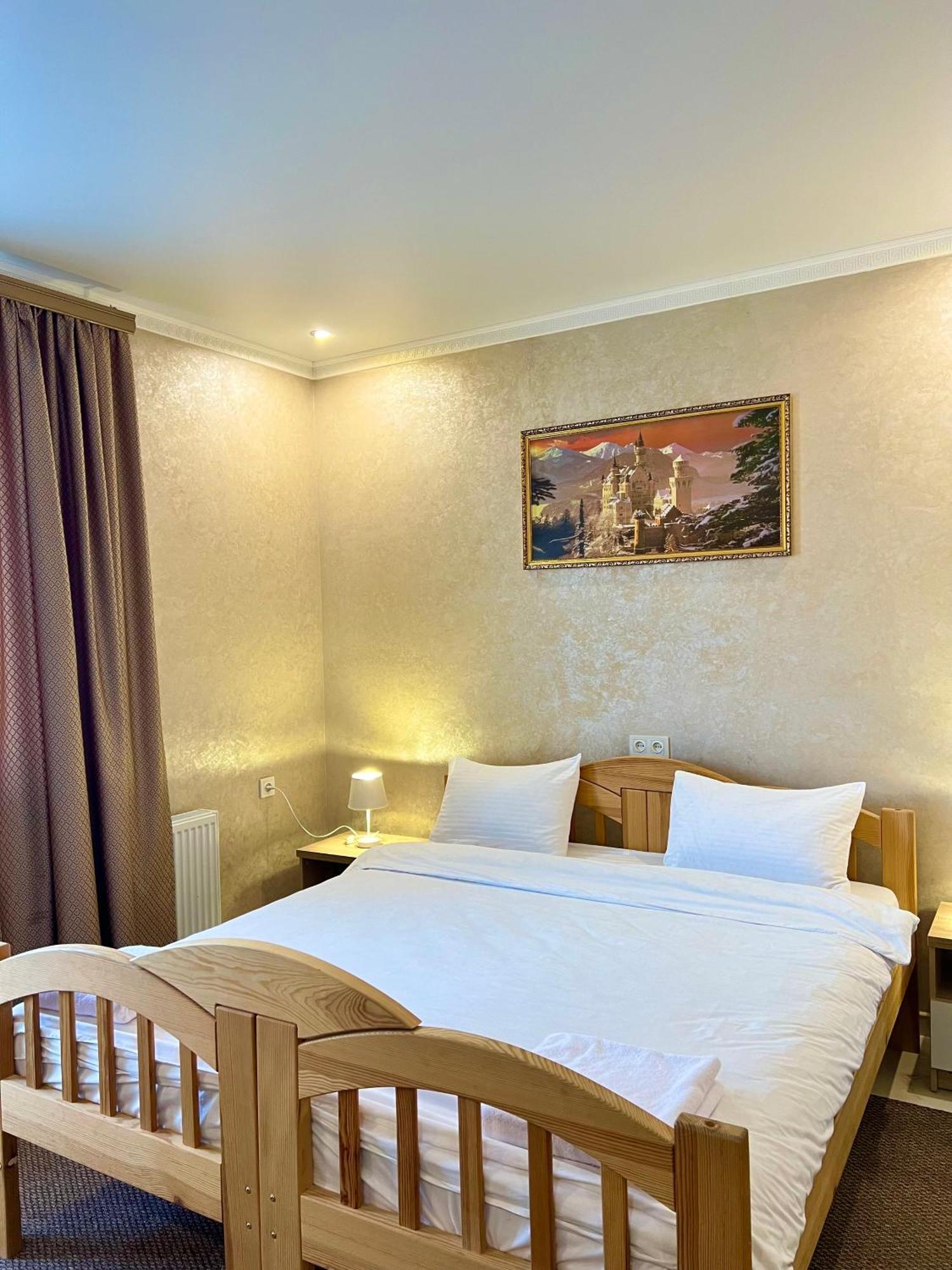 Park Hotel Umań Zewnętrze zdjęcie