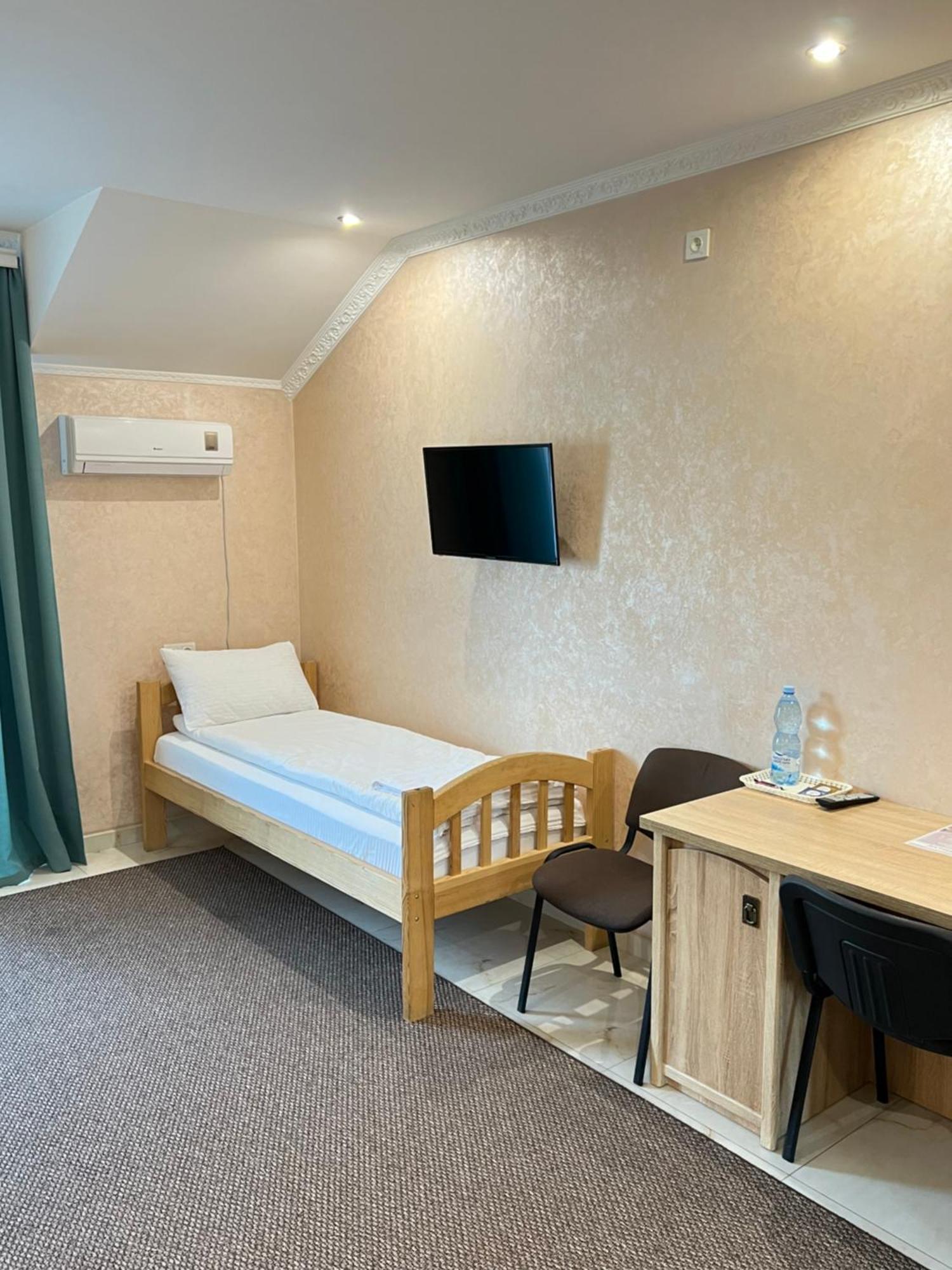 Park Hotel Umań Zewnętrze zdjęcie