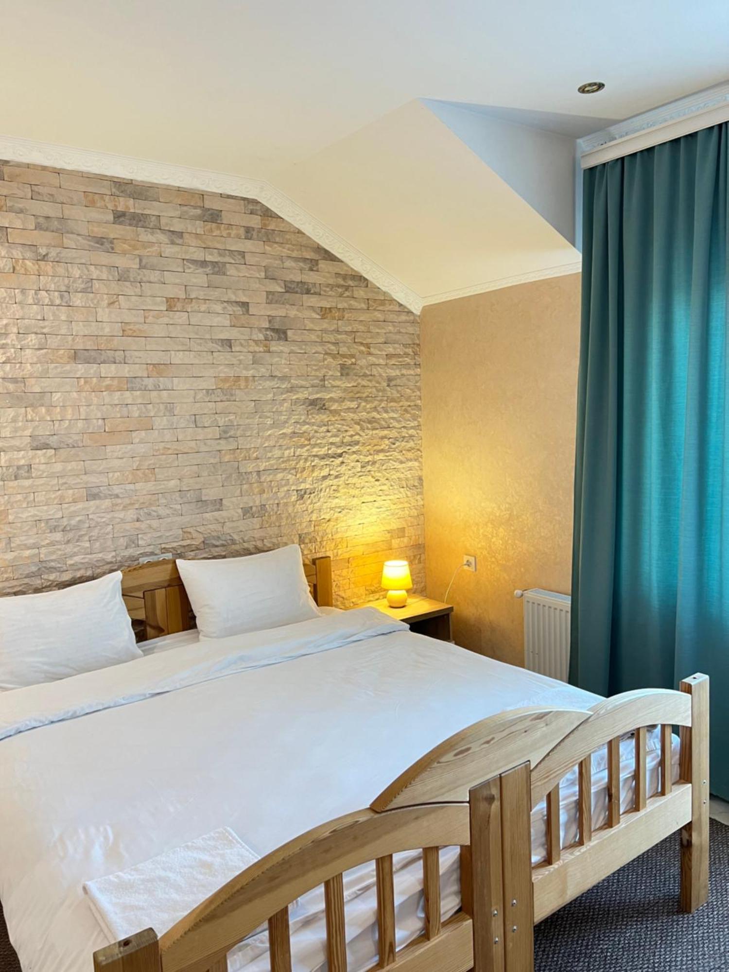 Park Hotel Umań Zewnętrze zdjęcie