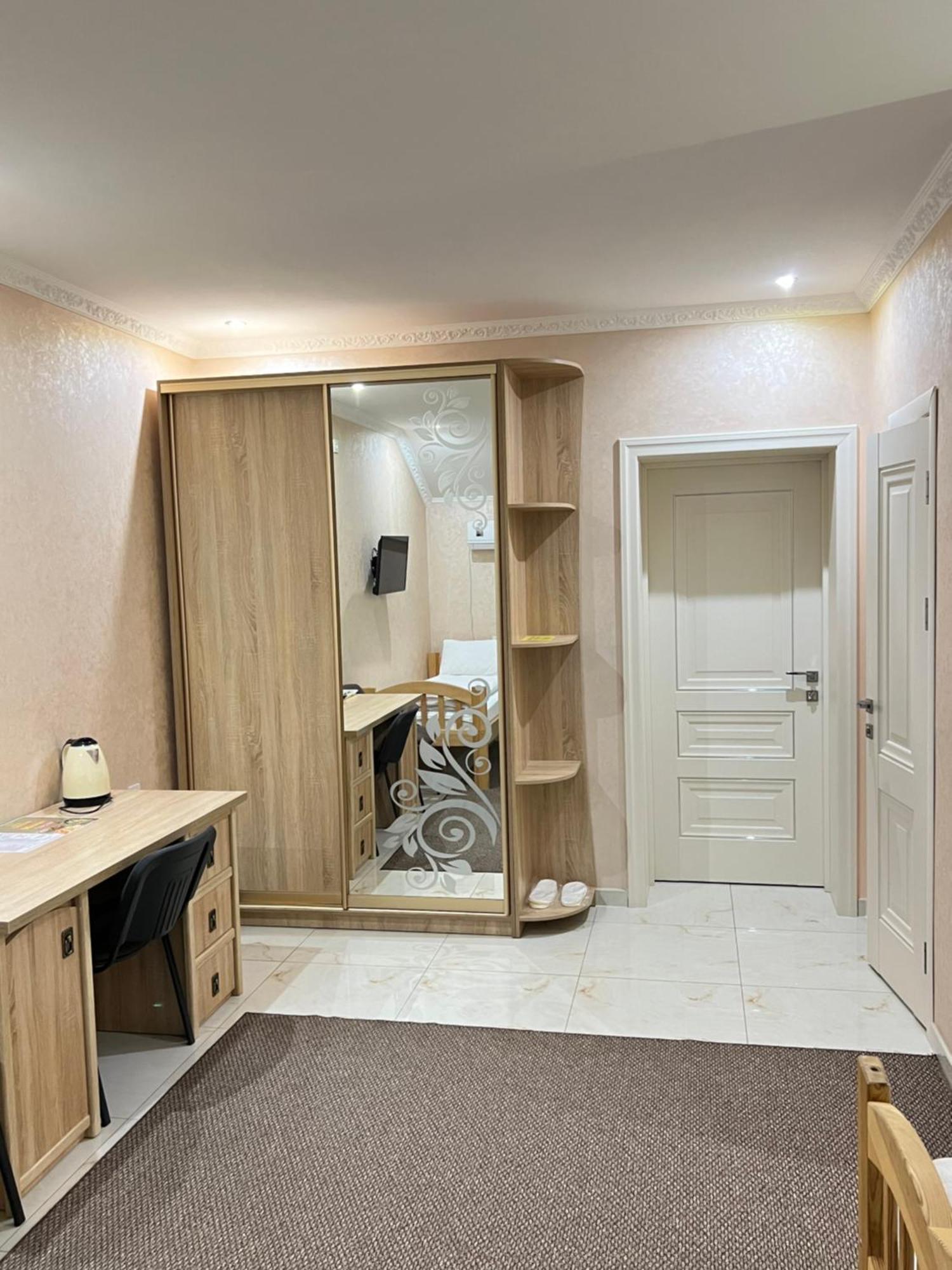 Park Hotel Umań Zewnętrze zdjęcie