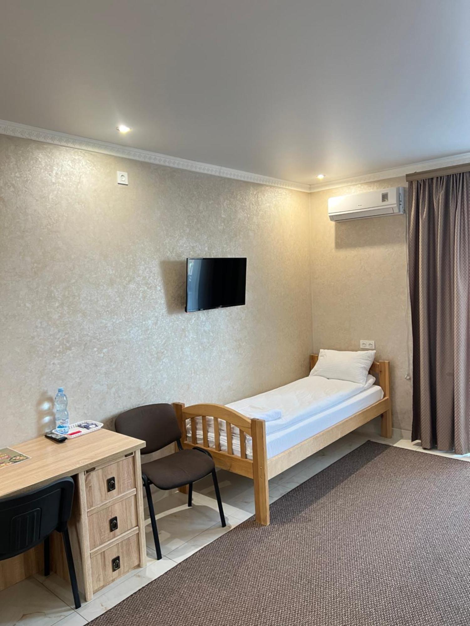 Park Hotel Umań Zewnętrze zdjęcie